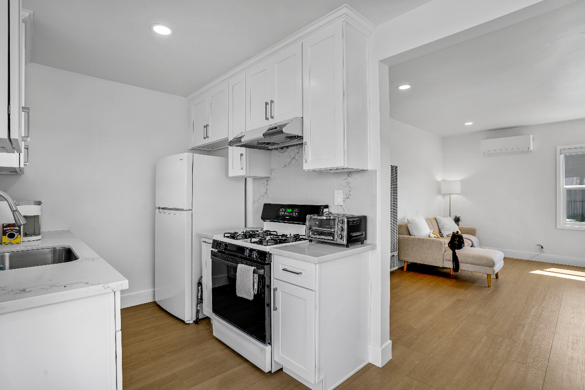 Modern & Stylish 1BR in the Heart of Los Angeles - Photo 3