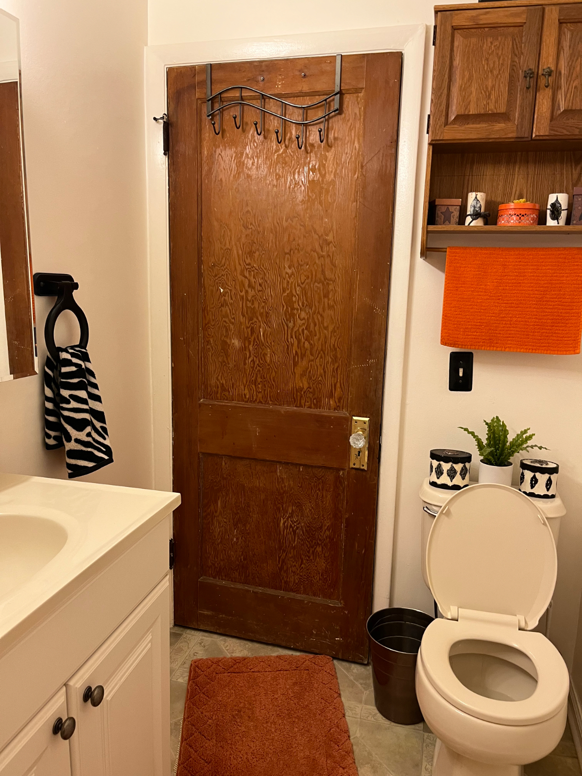 Charming 3-Bedroom 1-Bath Home in a Prime Location Just Minutes From Hospitals - Photo 8