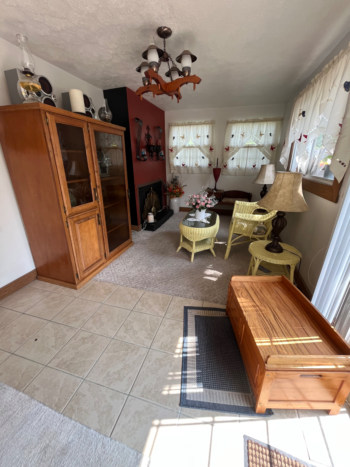 Charming 3-Bedroom 1-Bath Home in a Prime Location Just Minutes From Hospitals - Photo 3