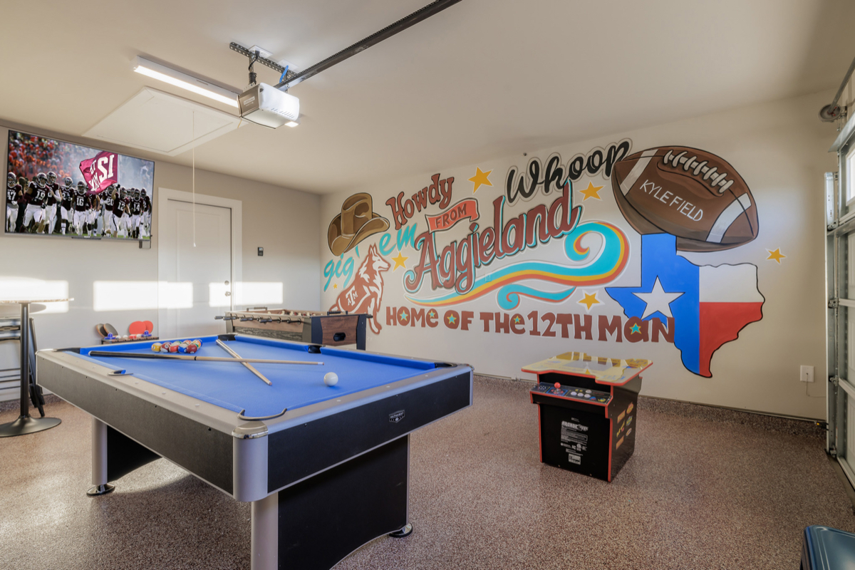 4 BR 2 Bath / Game Room / Hospitals / A&M / MC Modern - Photo 1