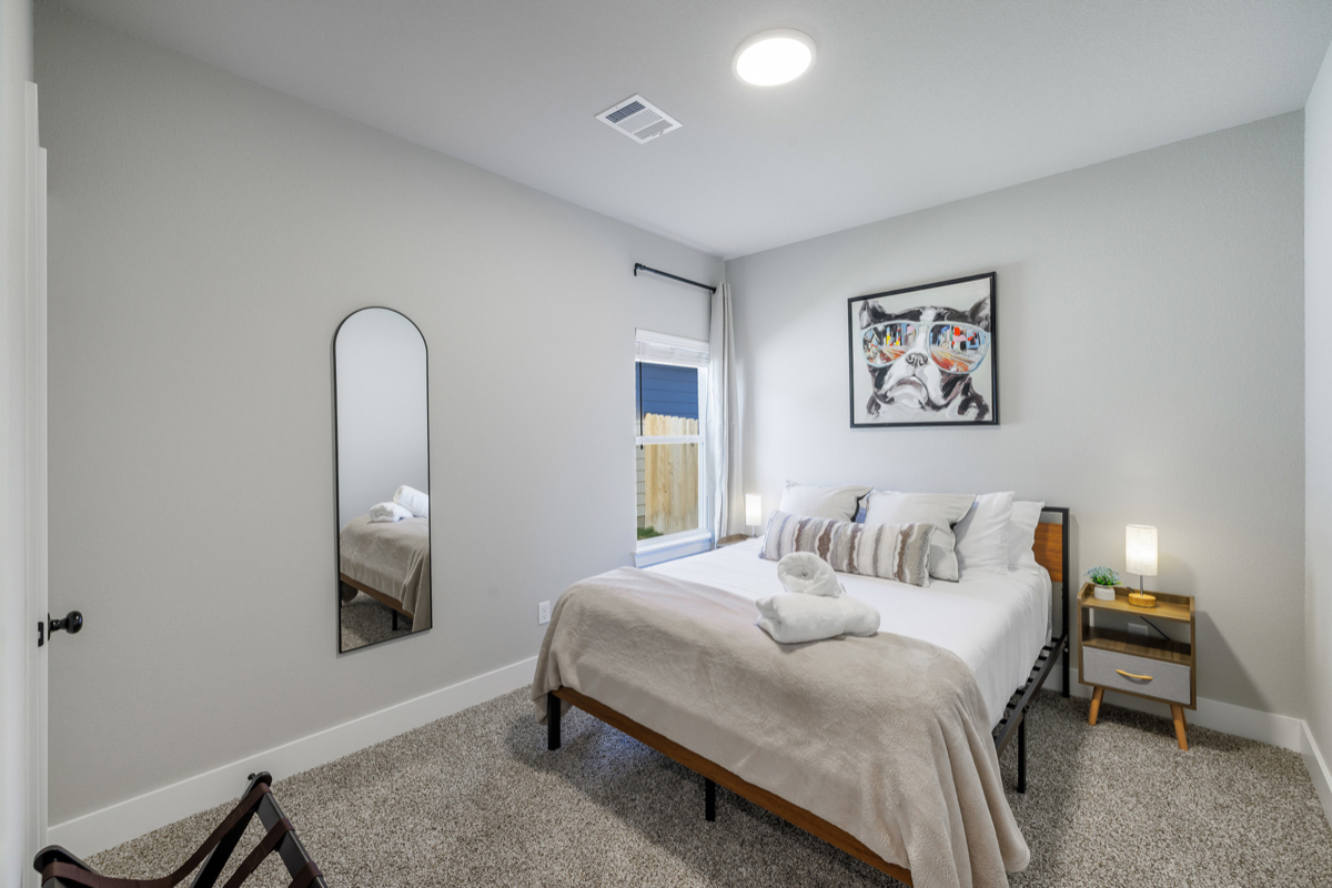 4 BR 2 Bath / Game Room / Hospitals / A&M / MC Modern - Photo 6