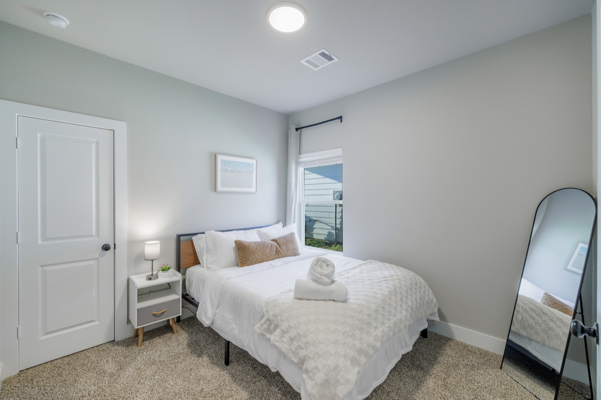 4 BR 2 Bath / Game Room / Hospitals / A&M / MC Modern - Photo 8