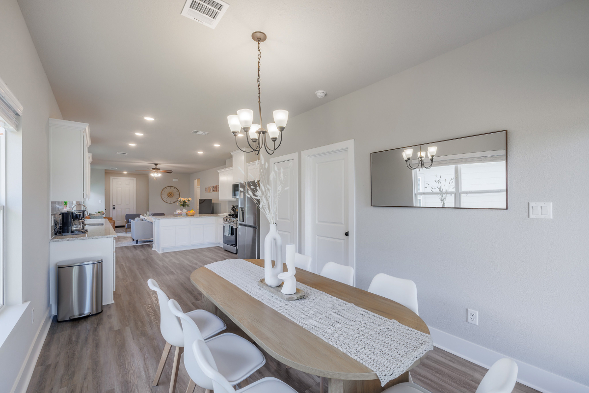4 BR 2 Bath / Game Room / Hospitals / A&M / MC Modern - Photo 11