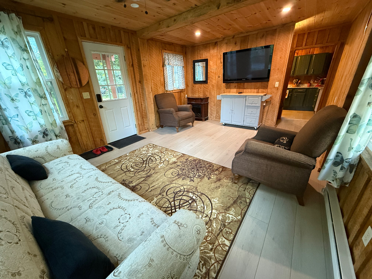 Serene 1 bedroom private home in a country setting. - Photo 1