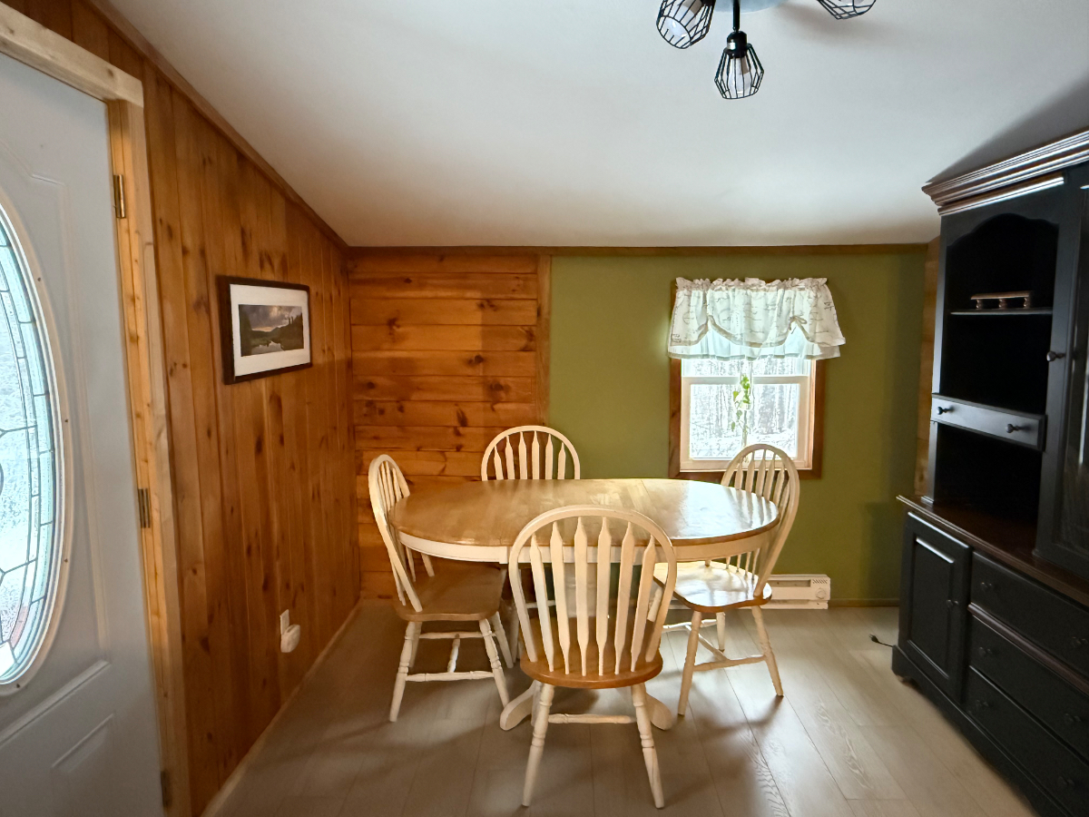 Serene 1 bedroom private home in a country setting. - Photo 6
