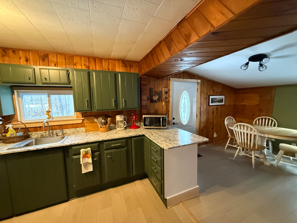 Serene 1 bedroom private home in a country setting. - Photo 8