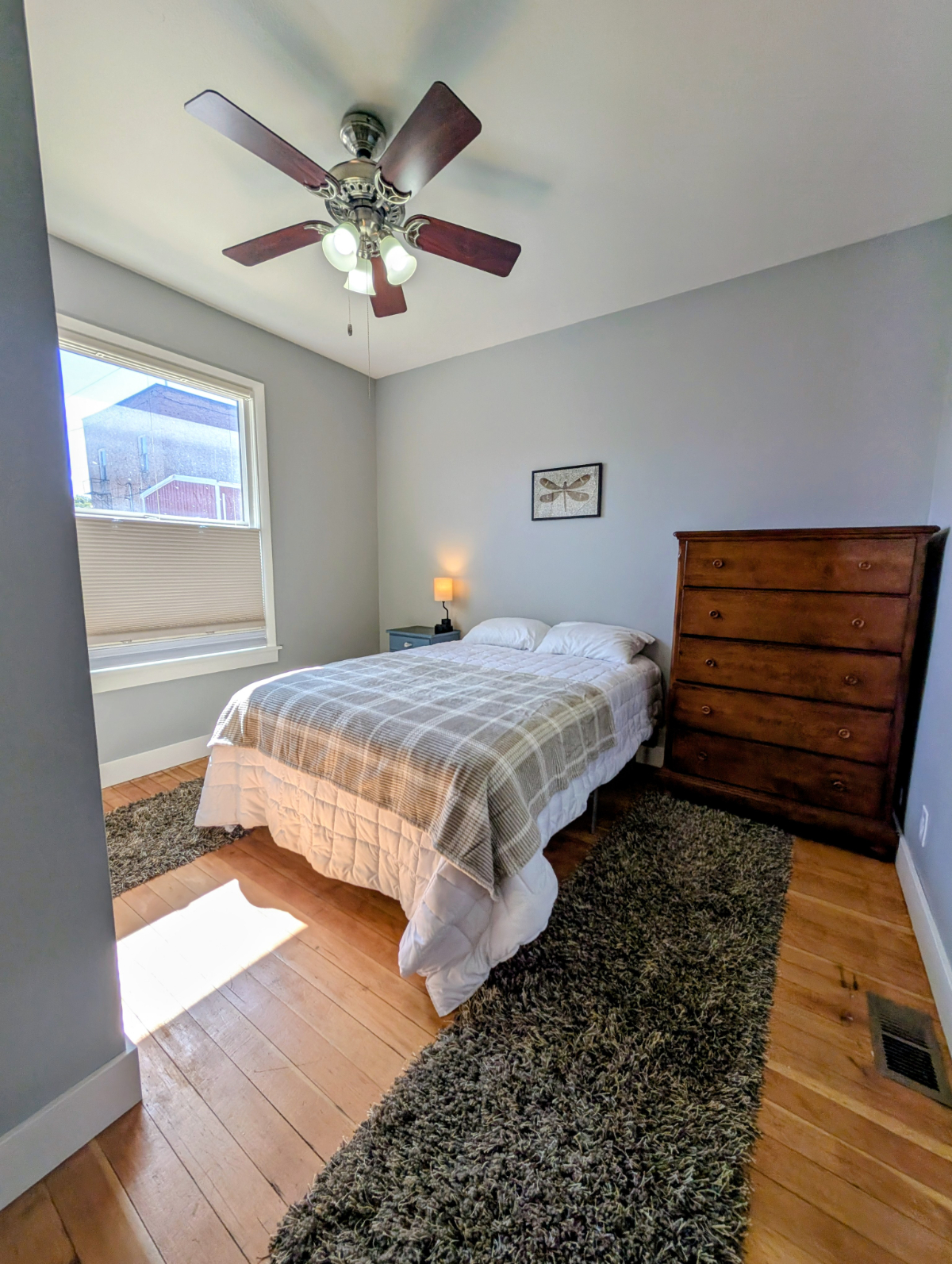 3BR Cottage Newly Remodeled - Photo 2