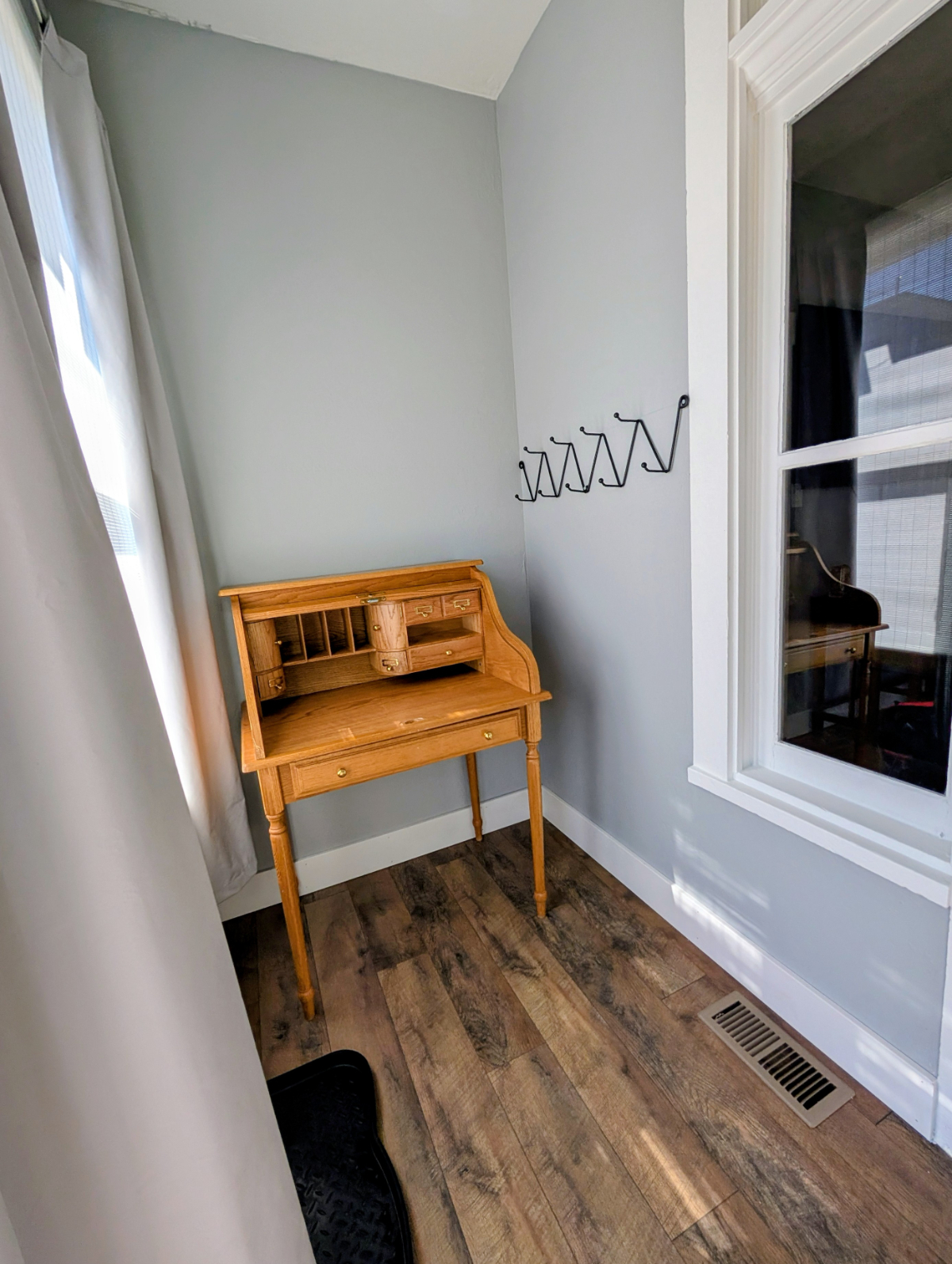 3BR Cottage Newly Remodeled - Photo 4