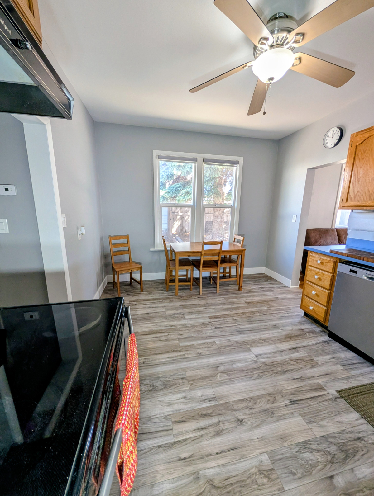 3BR Cottage Newly Remodeled - Photo 6