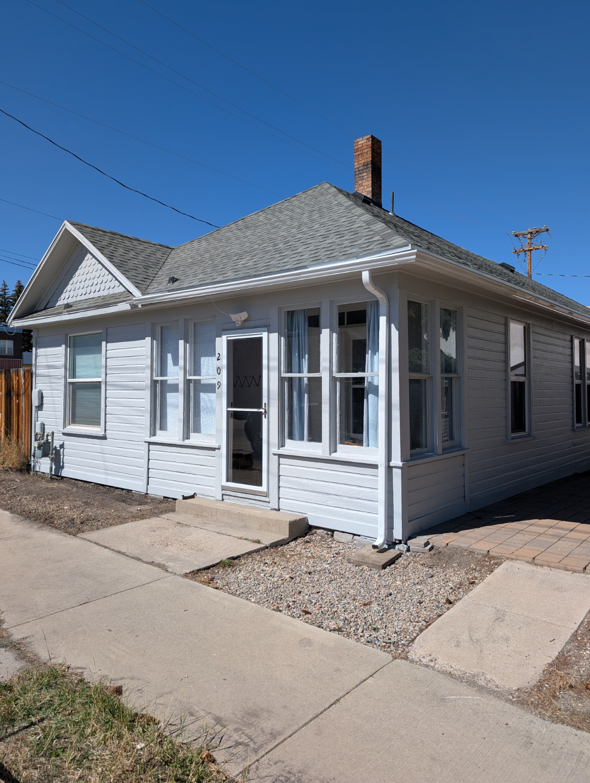 3BR Cottage Newly Remodeled - Photo 10