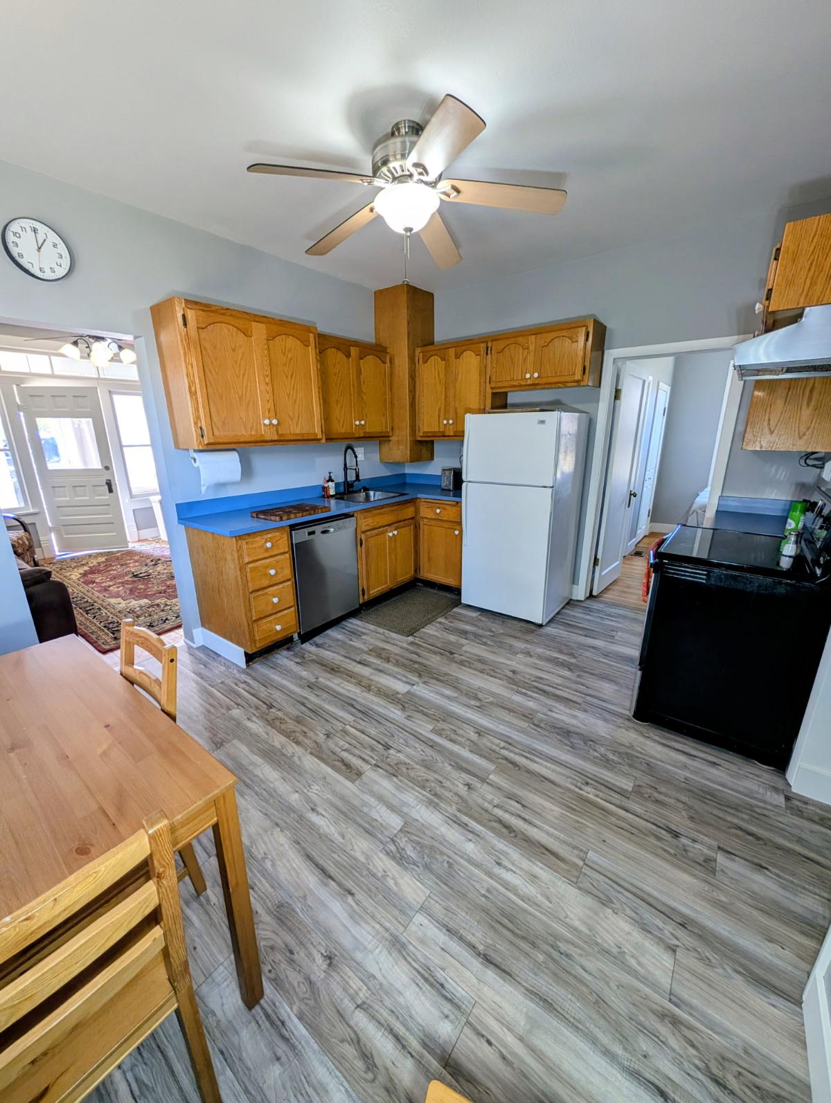 3BR Cottage Newly Remodeled - Photo 5
