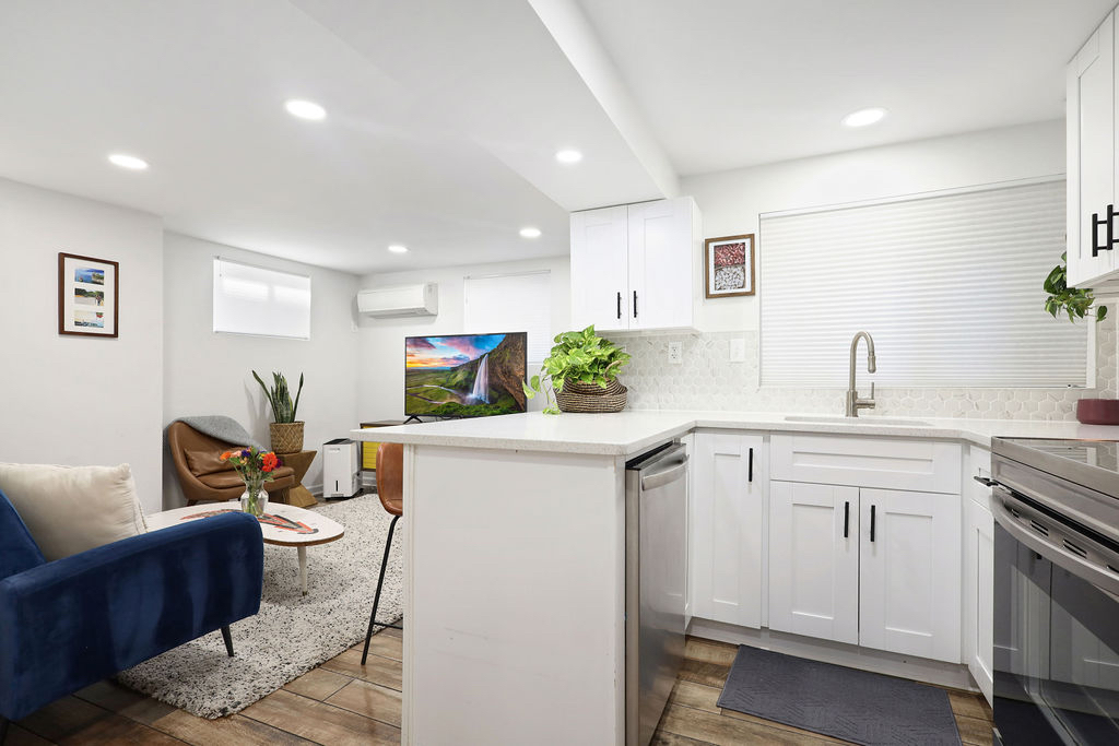 2 Bedroom Garden Apartment in NW Washington DC with Lots of Natural Light, Backyard, Street Parking  - Photo 6