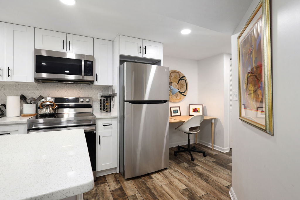 2 Bedroom Garden Apartment in NW Washington DC with Lots of Natural Light, Backyard, Street Parking  - Photo 7