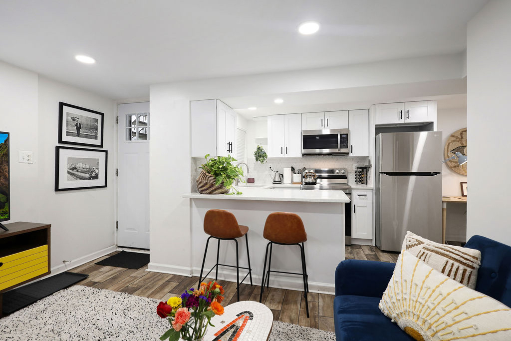 2 Bedroom Garden Apartment in NW Washington DC with Lots of Natural Light, Backyard, Street Parking  - Photo 5