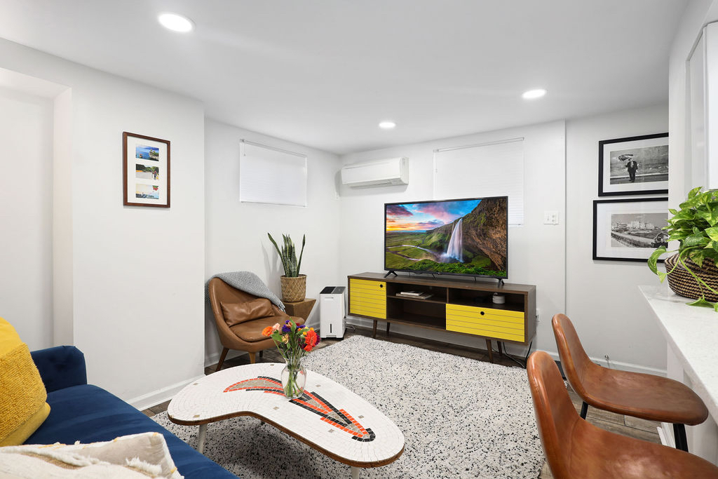 2 Bedroom Garden Apartment in NW Washington DC with Lots of Natural Light, Backyard, Street Parking  - Photo 2