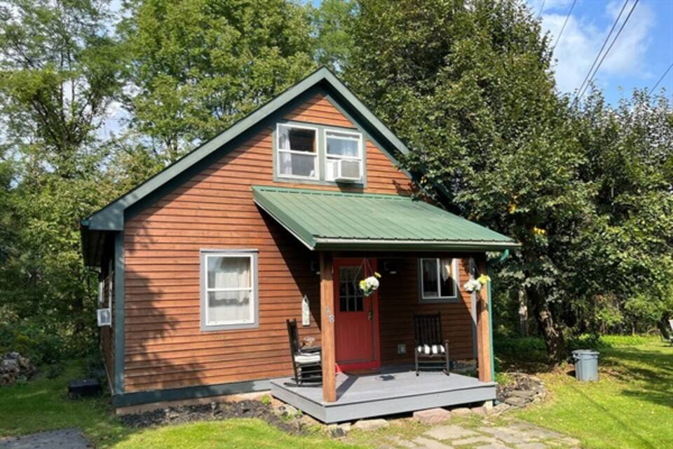 3 bed 2 1/2 bath Cooperstown Chalet with sleeper sofa - Photo 1