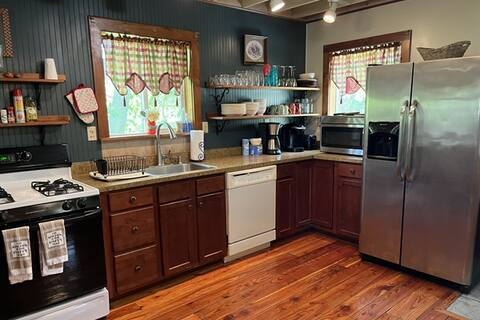 3 bed 2 1/2 bath Cooperstown Chalet with sleeper sofa - Photo 6