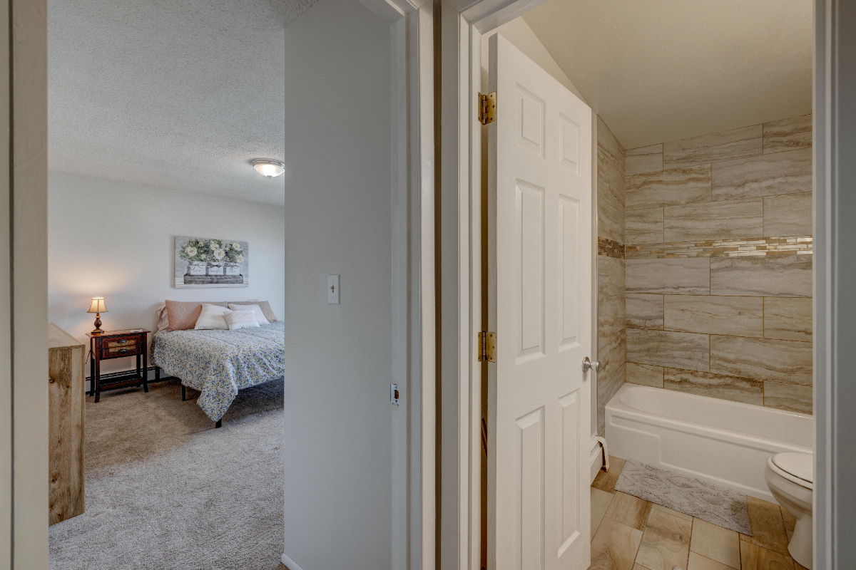 Cozy 2 Bedroom Condo - Photo 11