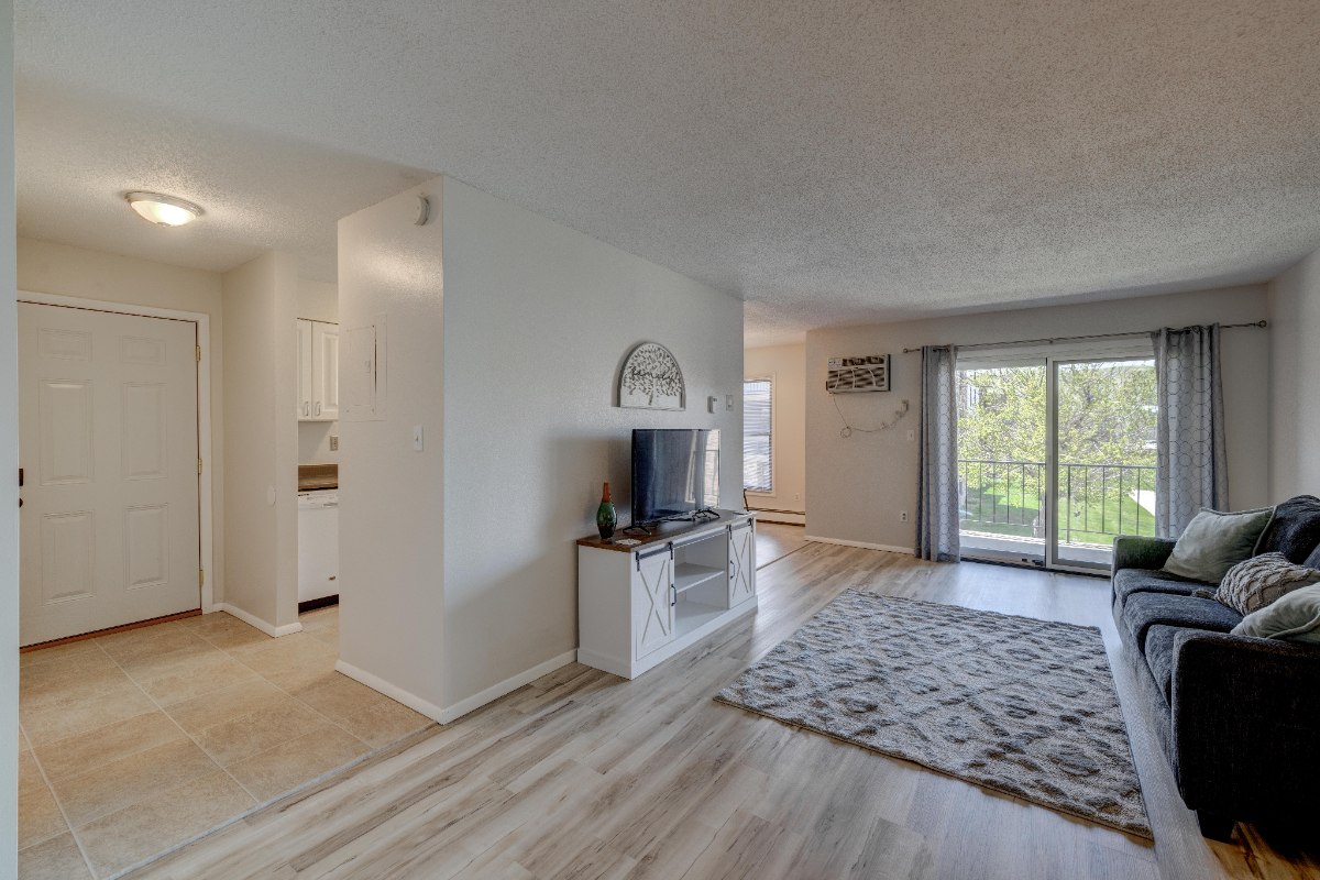 Cozy 2 Bedroom Condo - Photo 8