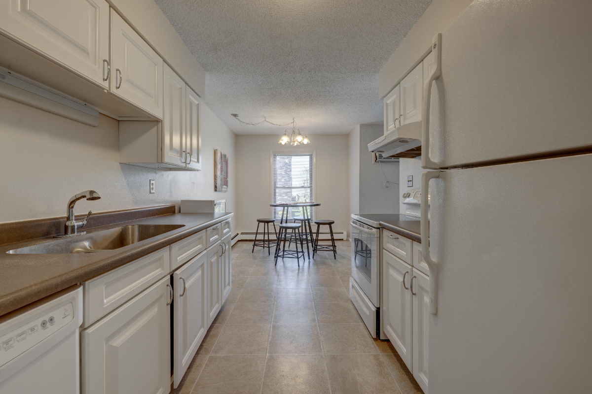 Cozy 2 Bedroom Condo - Photo 5
