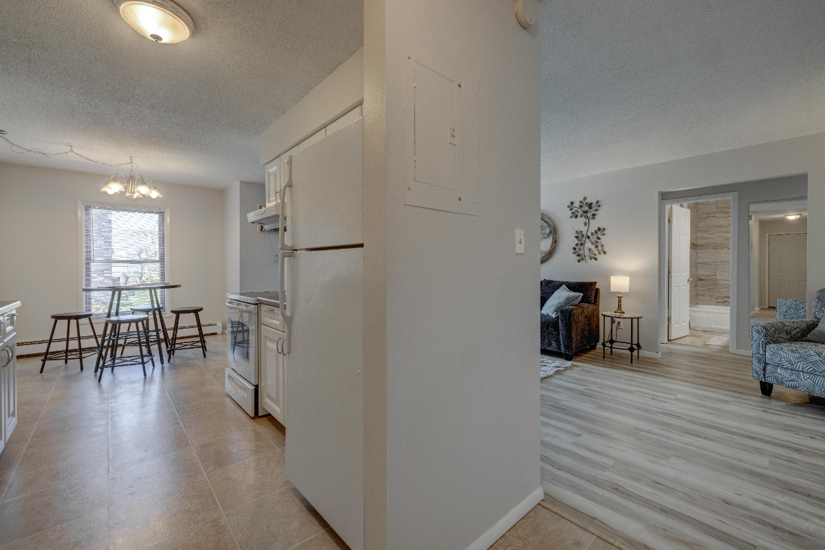 Cozy 2 Bedroom Condo - Photo 4