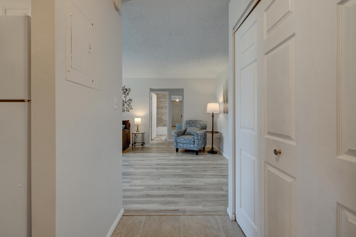 Cozy 2 Bedroom Condo - Photo 3