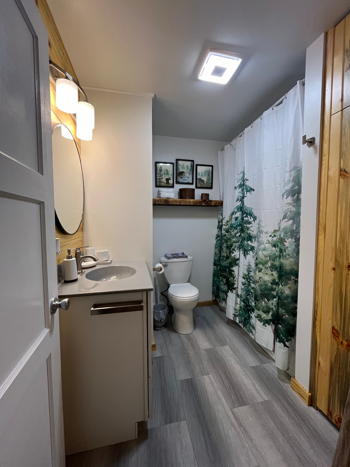 Cozy 3 BR- Walk to Work, Dine & Unwind - Photo 11