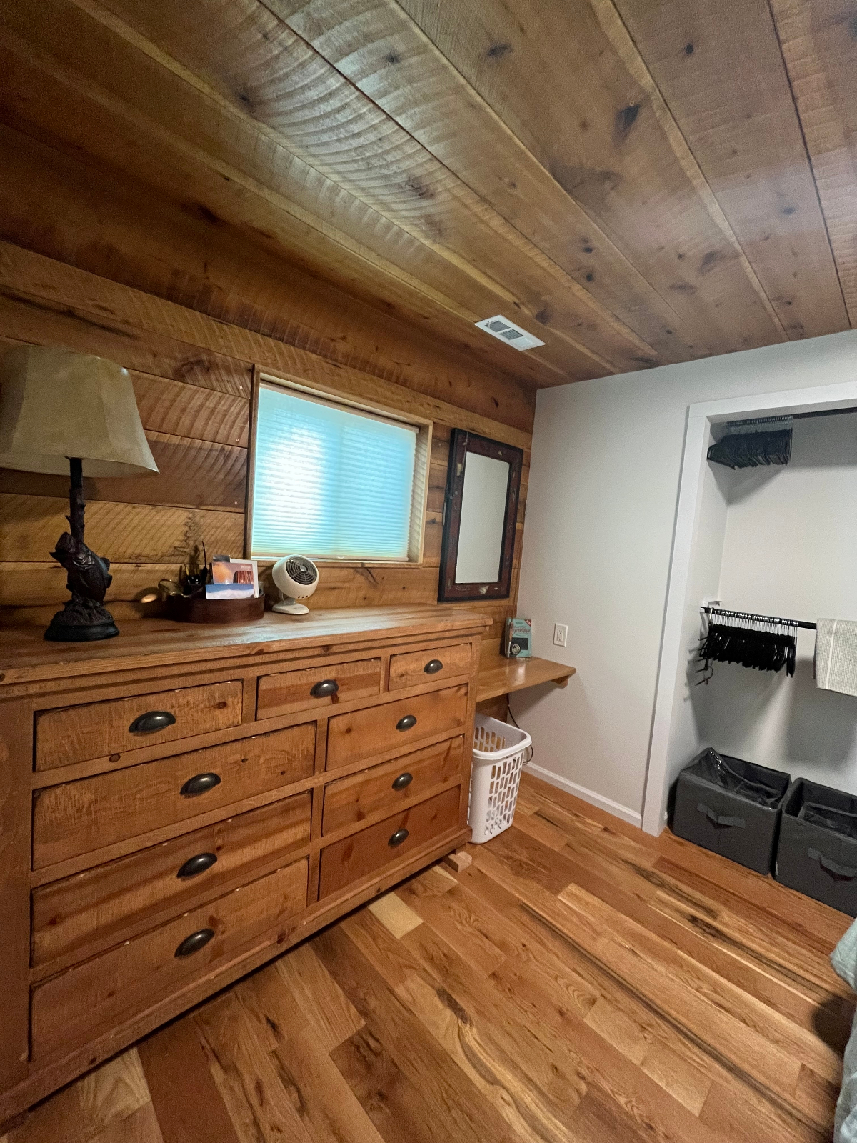 Cozy 3 BR- Walk to Work, Dine & Unwind - Photo 8
