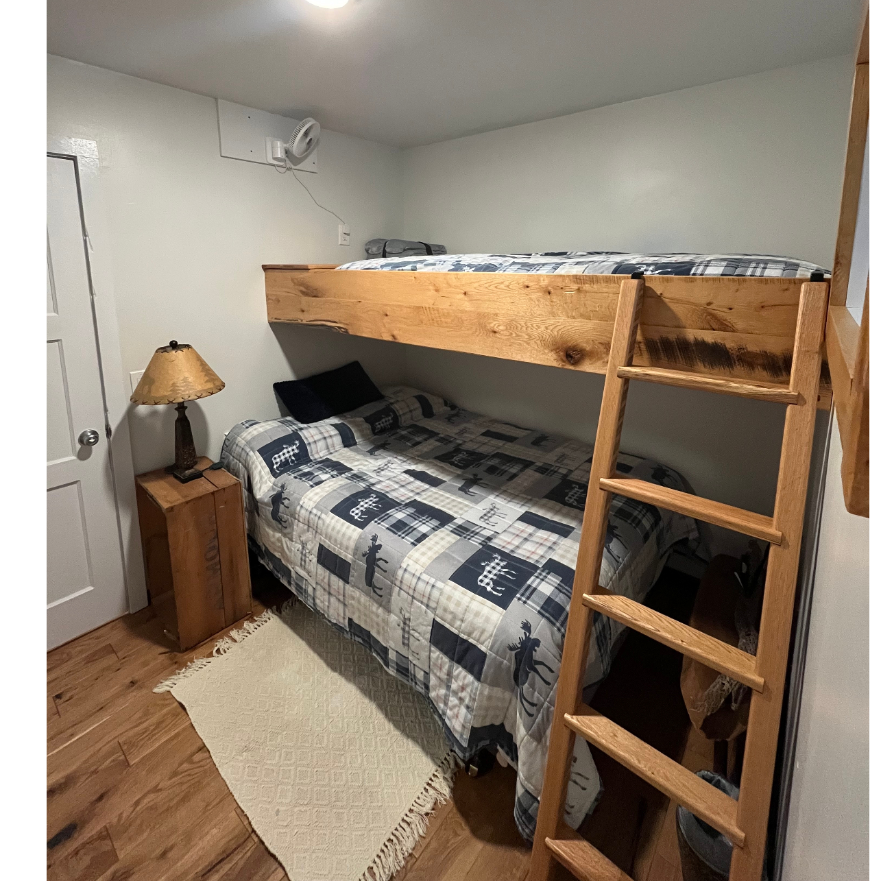Cozy 3 BR- Walk to Work, Dine & Unwind - Photo 12