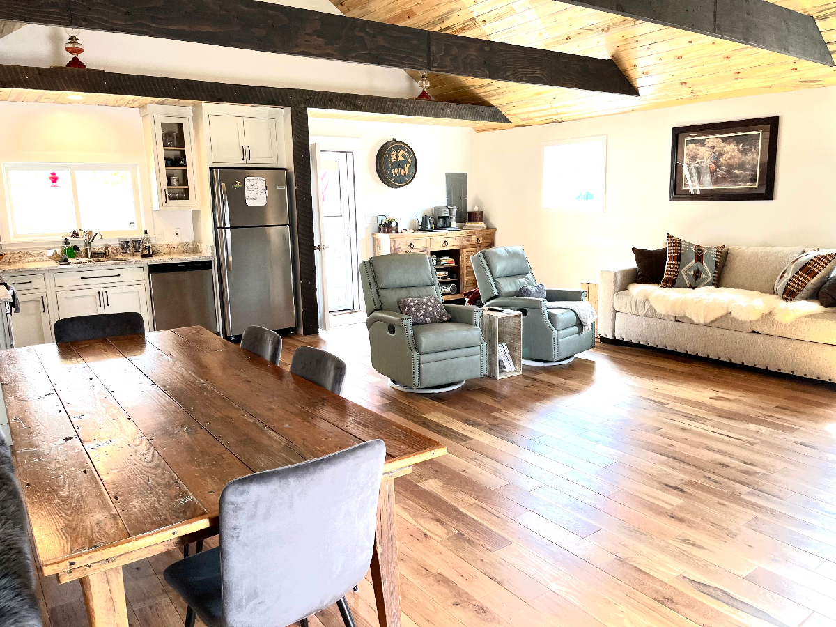 Cozy 3 BR- Walk to Work, Dine & Unwind - Photo 2