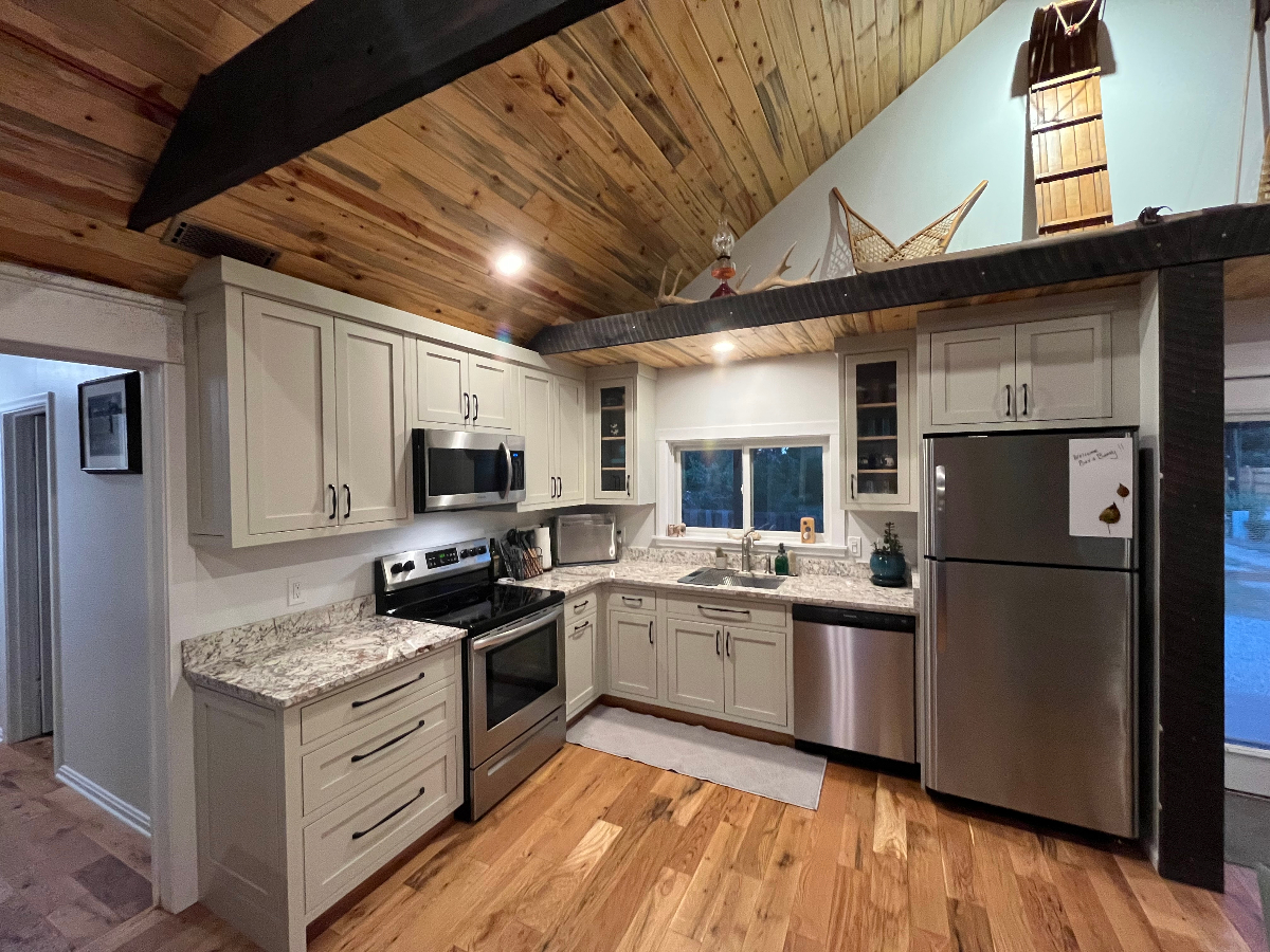 Cozy 3 BR- Walk to Work, Dine & Unwind - Photo 6