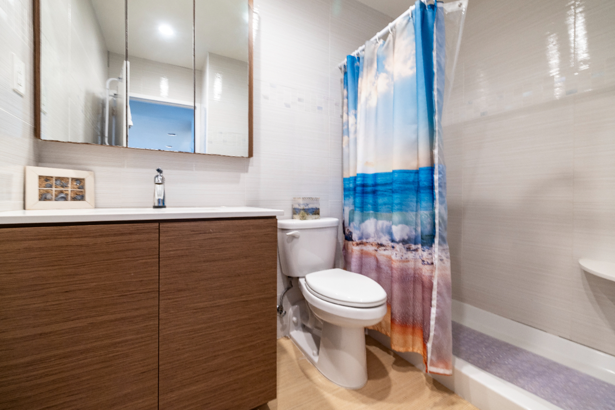 Oceanfront 2 Bedroom with Parking, terrace, and Amenities on the Ocean - Photo 12