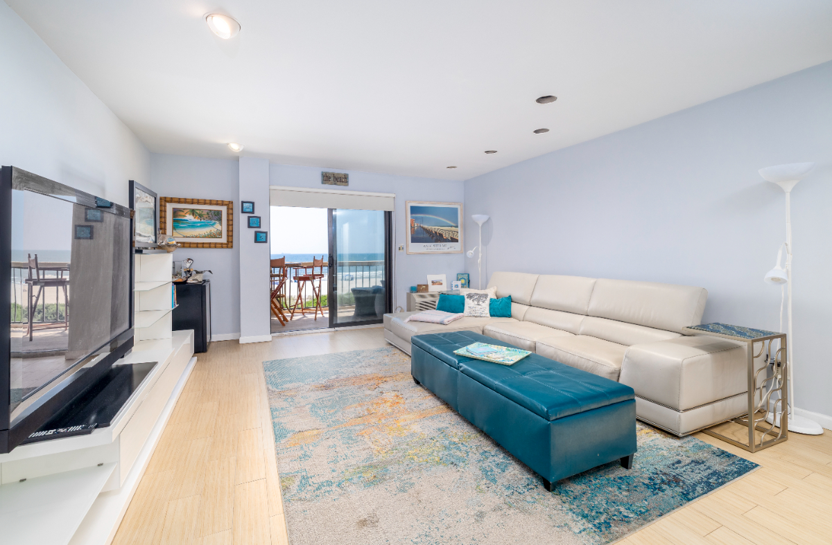 Oceanfront 2 Bedroom with Parking, terrace, and Amenities on the Ocean - Photo 5