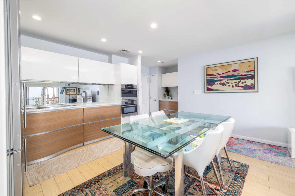 Oceanfront 2 Bedroom with Parking, terrace, and Amenities on the Ocean - Photo 6