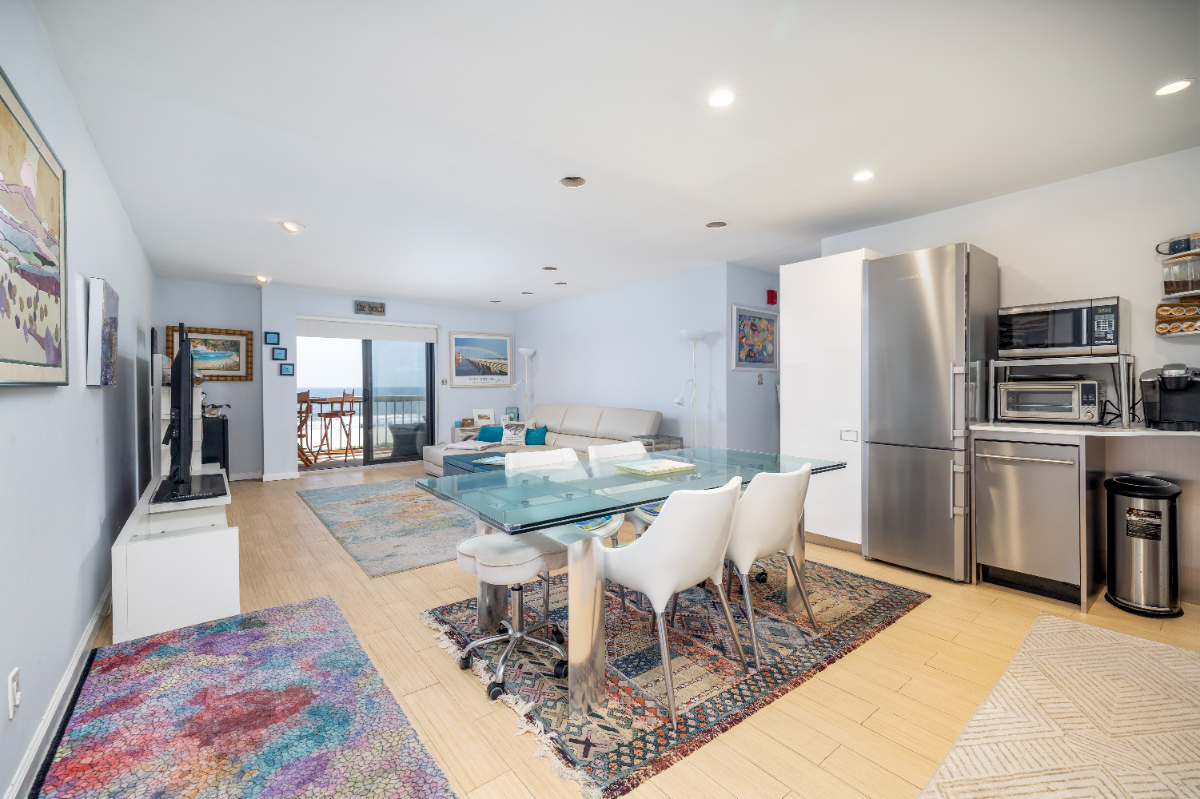 Oceanfront 2 Bedroom with Parking, terrace, and Amenities on the Ocean - Photo 4
