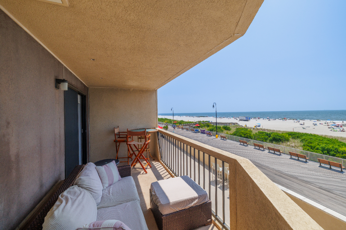 Oceanfront 2 Bedroom with Parking, terrace, and Amenities on the Ocean - Photo 1