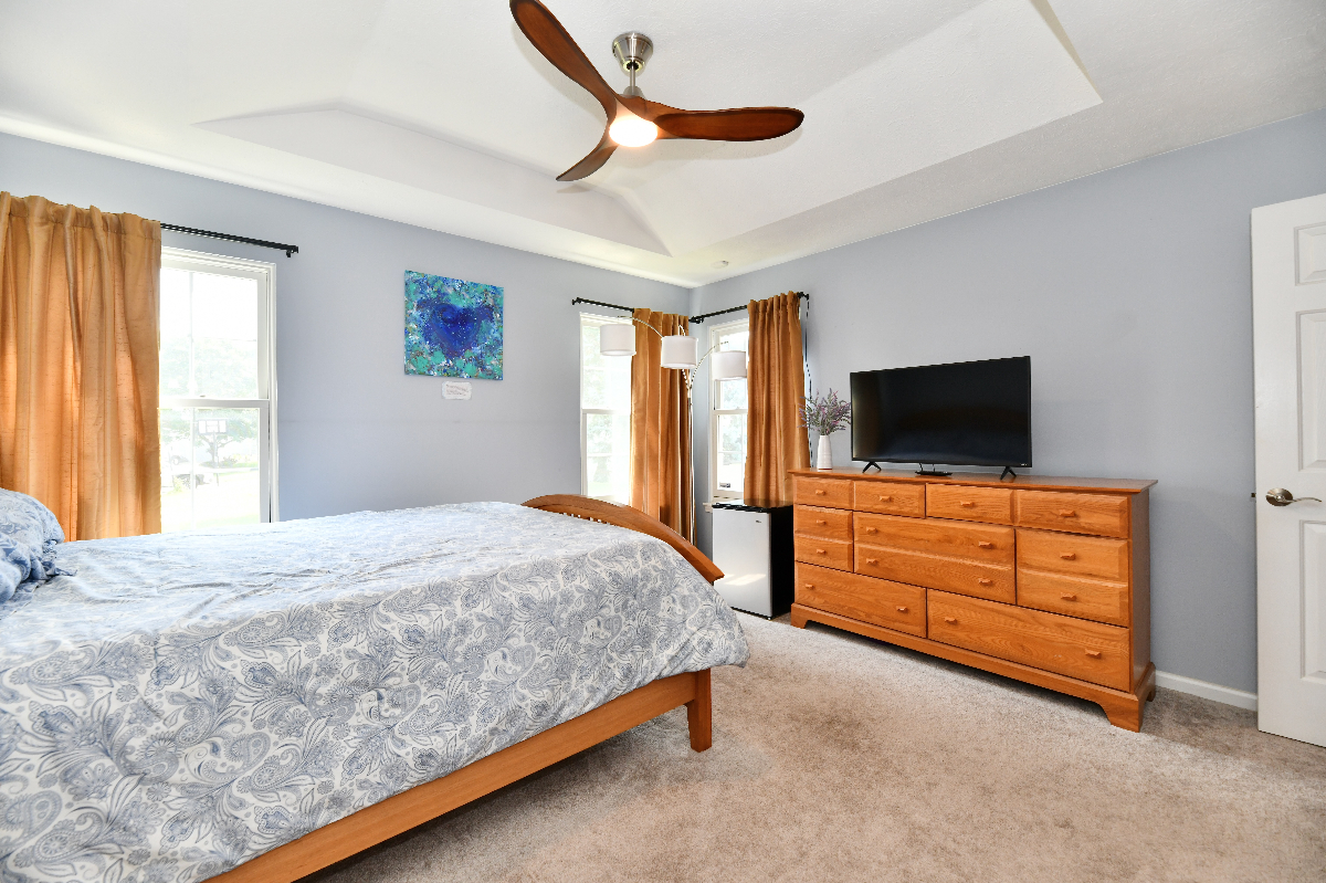 Spacious Furnished Master Suite in Peaceful Carmel Home - Photo 2