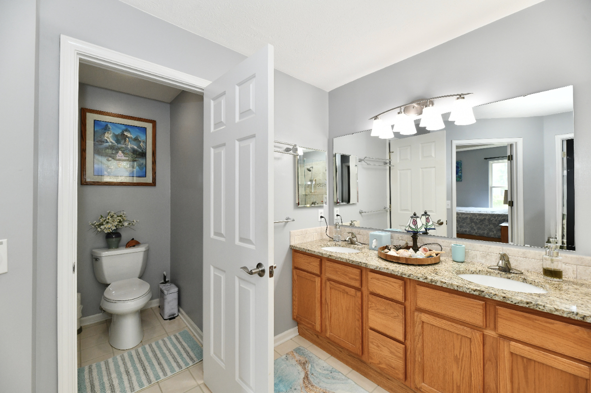 Spacious Furnished Master Suite in Peaceful Carmel Home - Photo 3