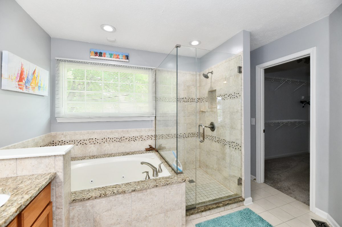 Spacious Furnished Master Suite in Peaceful Carmel Home - Photo 4