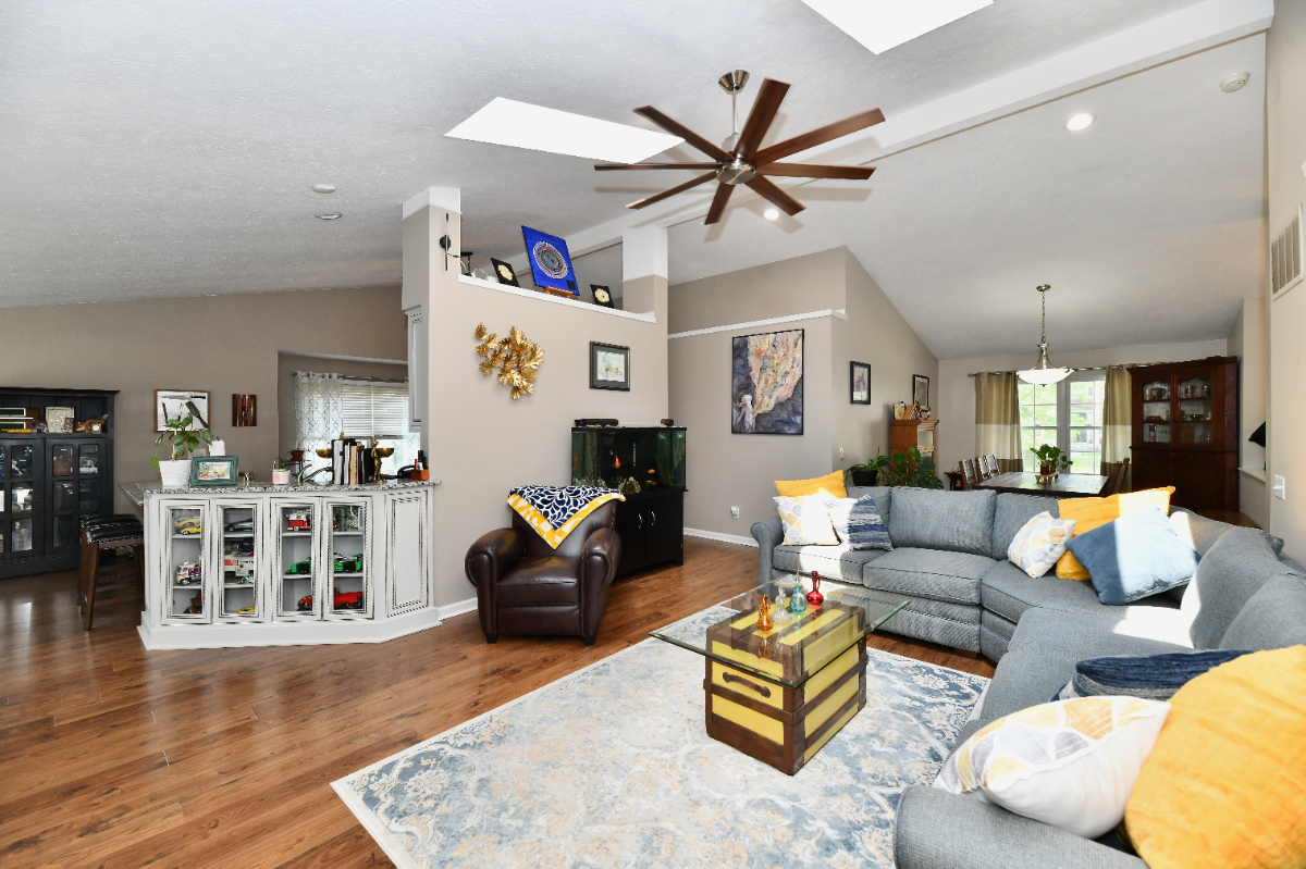 Spacious Furnished Master Suite in Peaceful Carmel Home - Photo 10