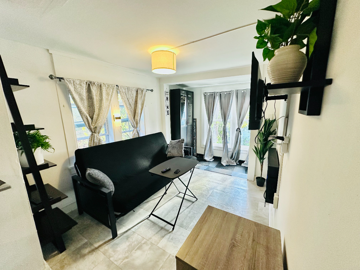 2 Bedroom Apartment Near Everything - Photo 1