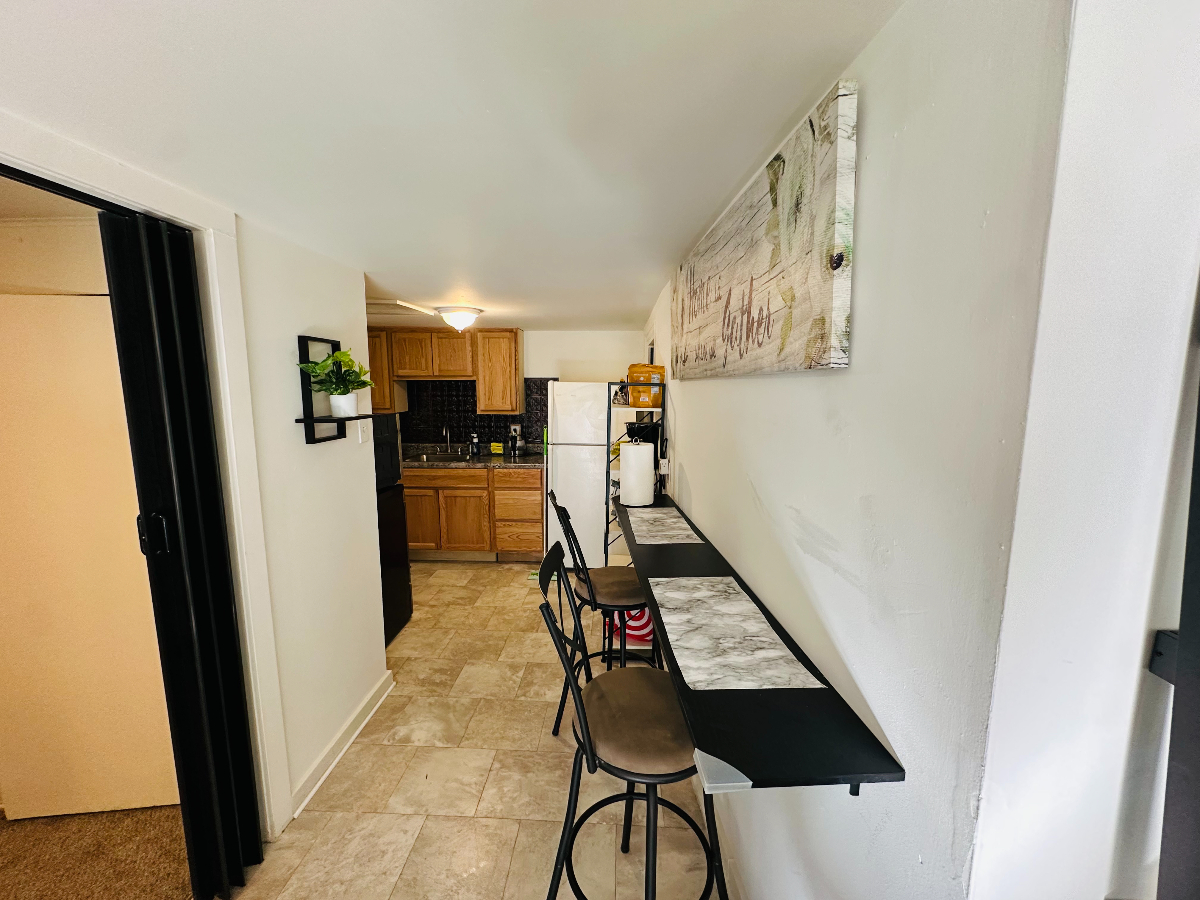 2 Bedroom Apartment Near Everything - Photo 3