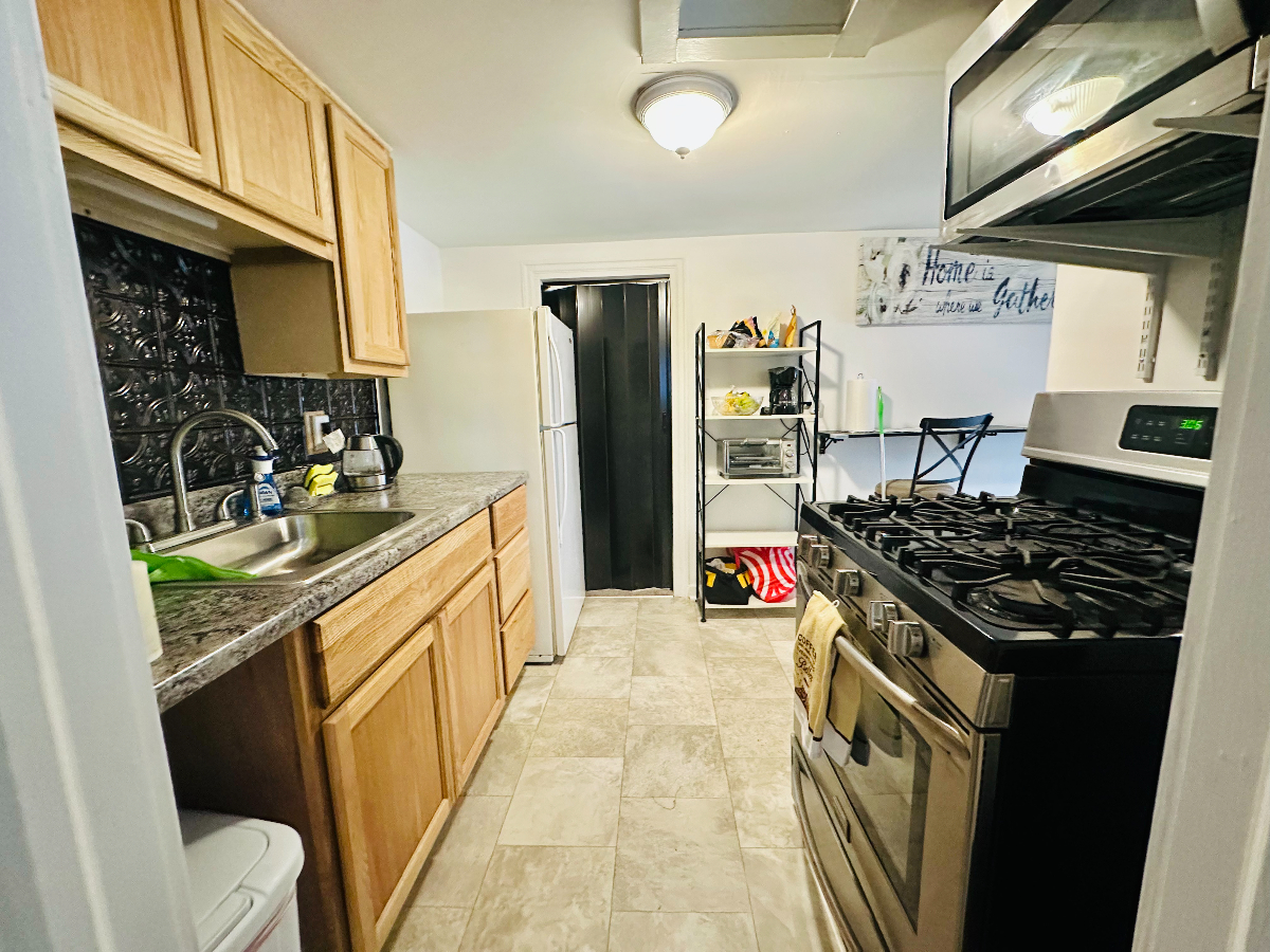 2 Bedroom Apartment Near Everything - Photo 4