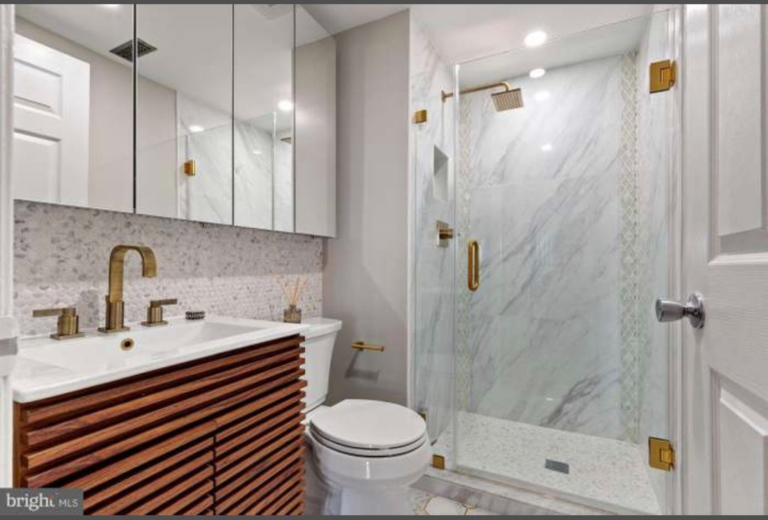 Bright Two Bedroom Condo with Two Balconies, Home Offices, and All Utilities Included - Photo 6