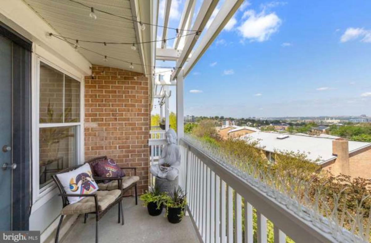 Bright Two Bedroom Condo with Two Balconies, Home Offices, and All Utilities Included - Photo 2