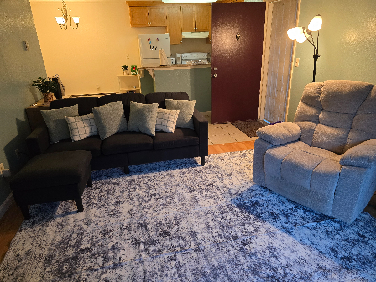 Comfortable One-Bedroom Condo in Gated Community with Pool and Patio - Photo 3
