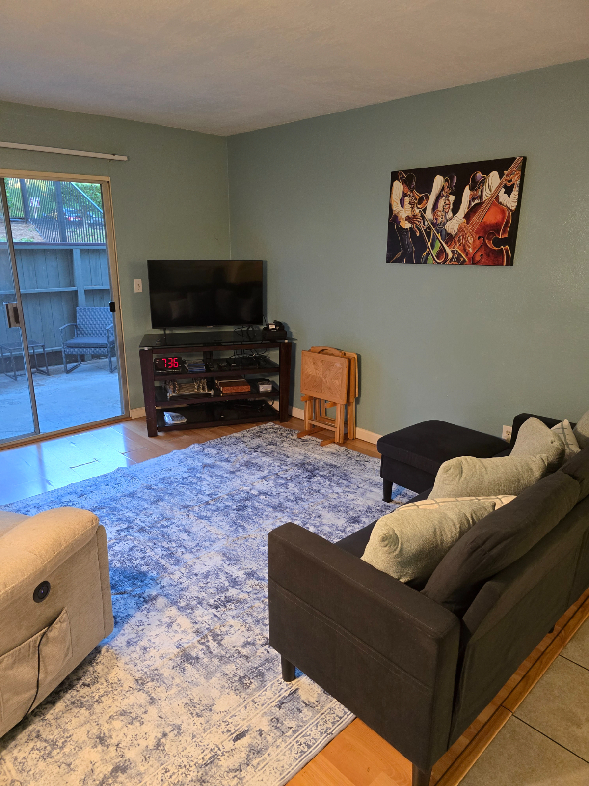 Comfortable One-Bedroom Condo in Gated Community with Pool and Patio - Photo 2