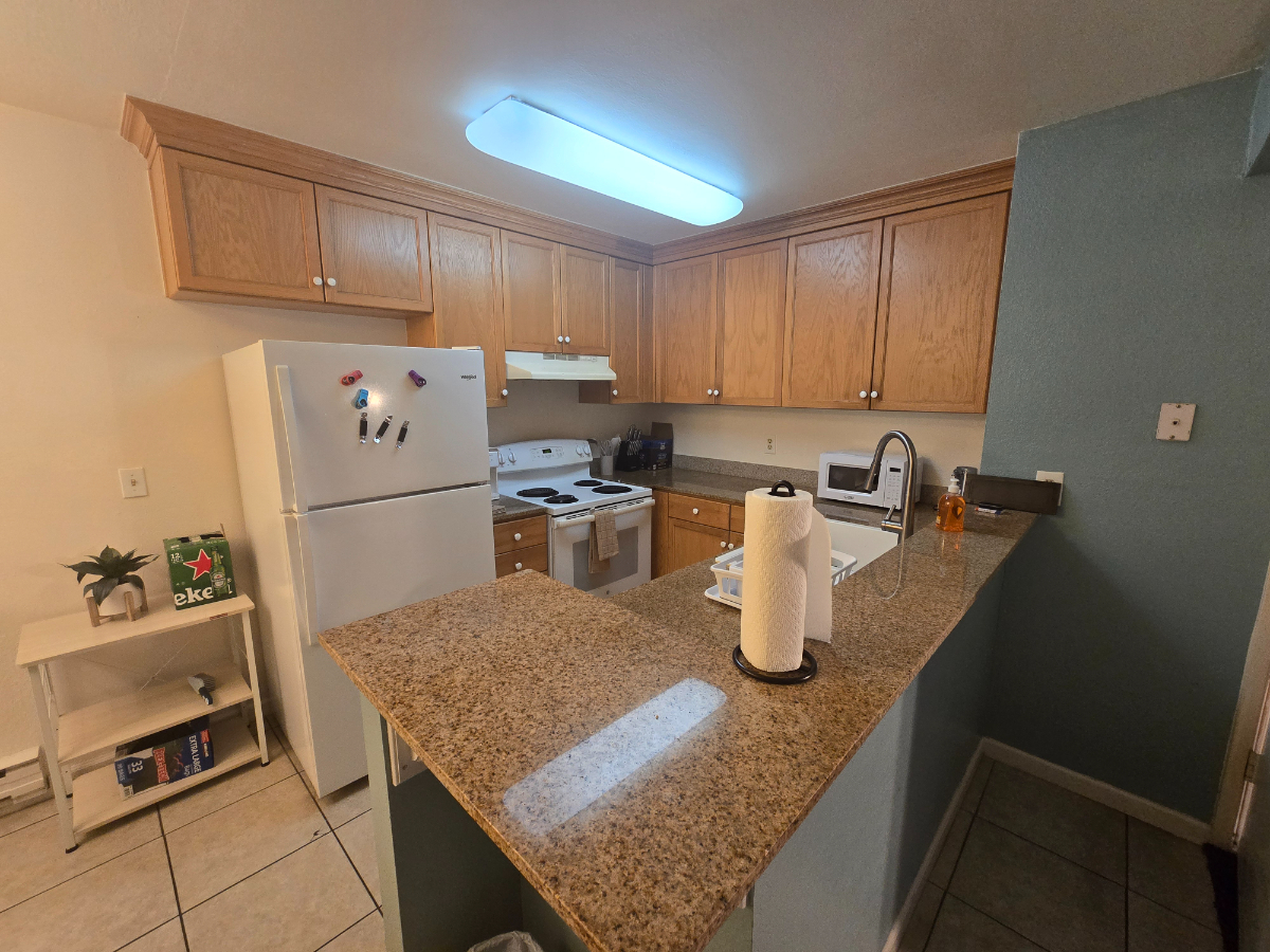Comfortable One-Bedroom Condo in Gated Community with Pool and Patio - Photo 5
