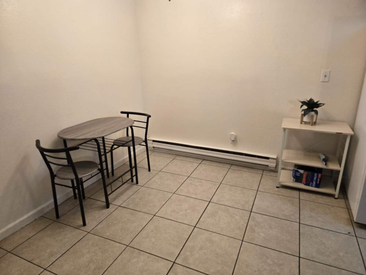Comfortable One-Bedroom Condo in Gated Community with Pool and Patio - Photo 6