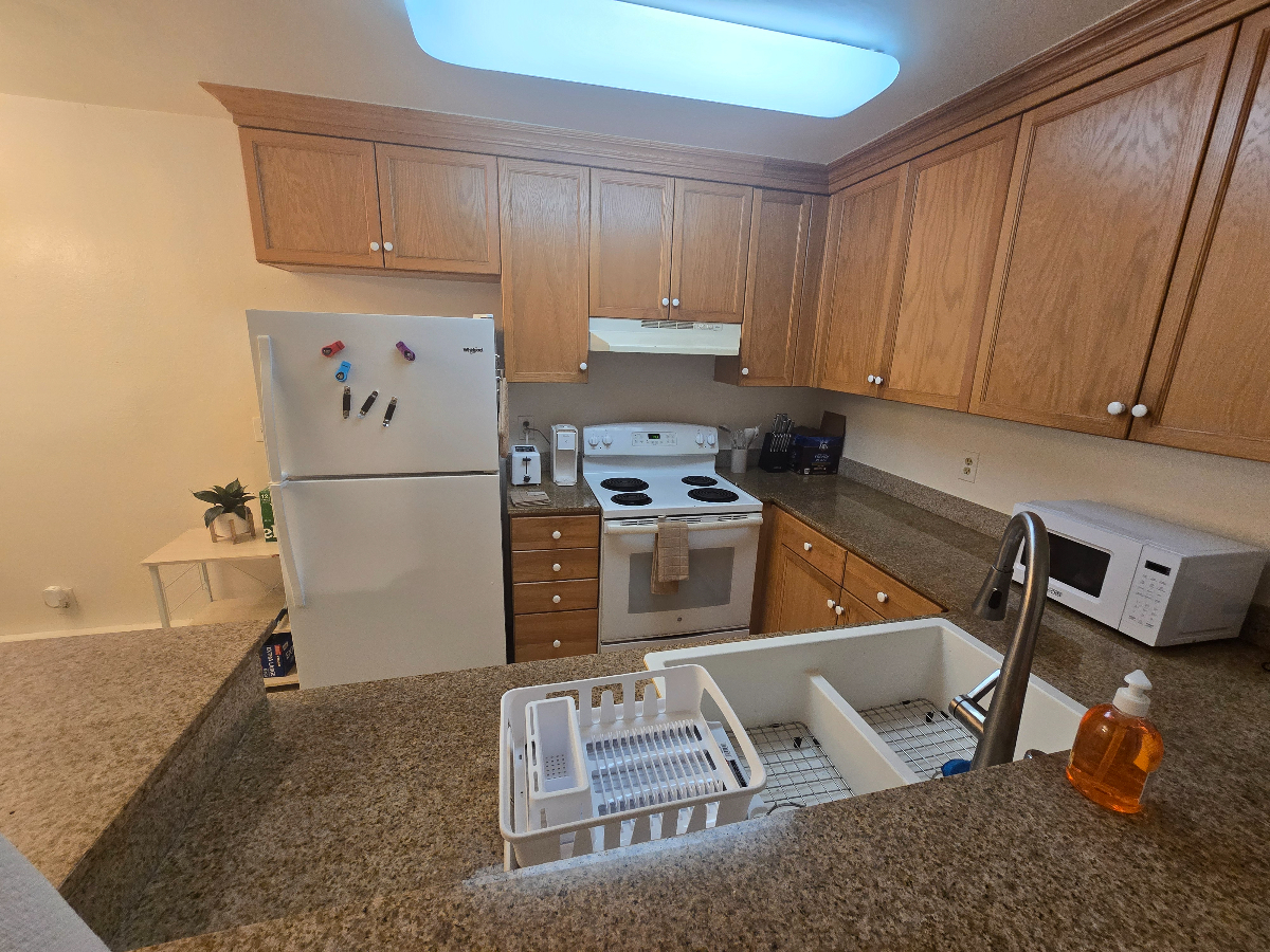 Comfortable One-Bedroom Condo in Gated Community with Pool and Patio - Photo 4